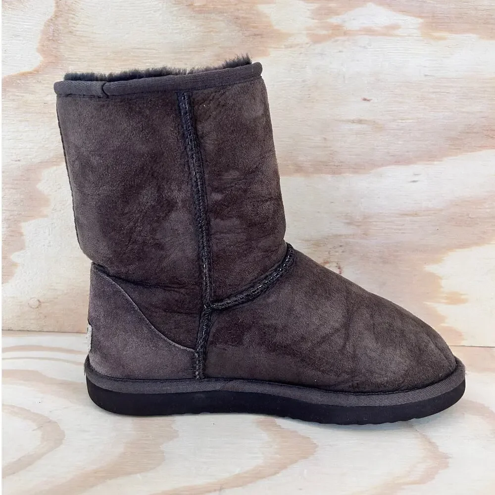 UGG Australia - Classic Short - Boots - Brown - Women's - 7 - S/N 5825